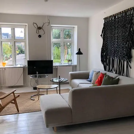 Three Story House - In Iconic Carlsberg Byen