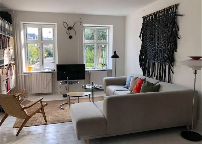 Three Story House - In Iconic Carlsberg Byen